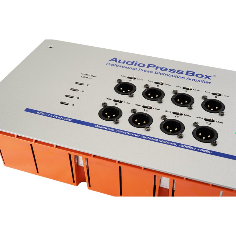 AudioPressBox audiosplitter til installation in-wall 1 Dante og 8 mic/line out + 4 x USB-c