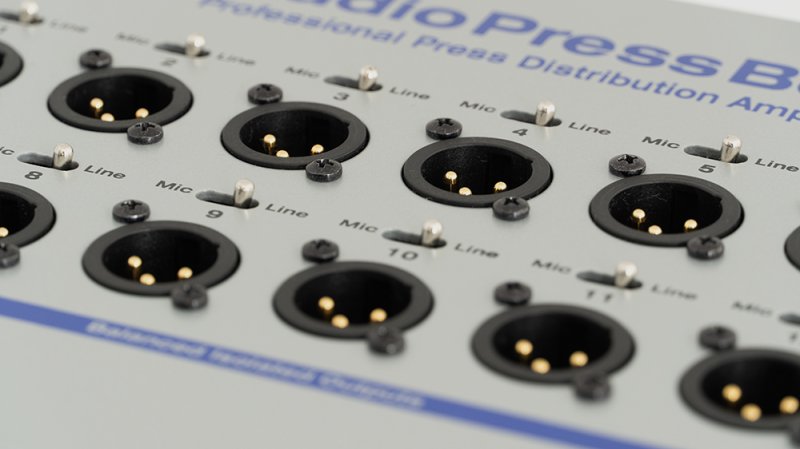 AudioPressBox audiosplitter in-wall 1 Dante in og 12 mic/line out