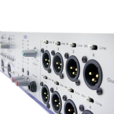 AudioPressBox audiosplitter til rack 2 in og 8 mic/line out. Redundant PSU