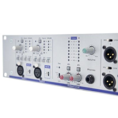 AudioPressBox audiosplitter til rack 2 in og 8 mic/line out. Redundant PSU