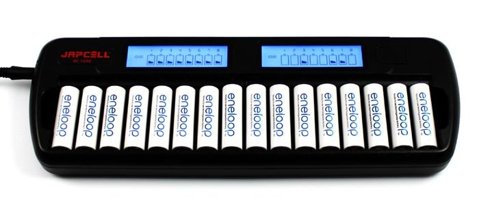 Batterioplader til 16 styk AA og AAA batterier m/display
