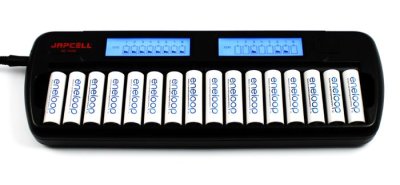 Batteriladdare f�r 16 stycken AA och AAA batterier m/display