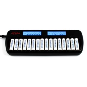 Batterioplader til 16 styk AA og AAA batterier m/display