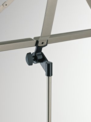 K&M nodestativ 107,  Nikkel lakeret