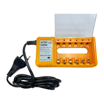K&M Batteri oplader til AA og AAA batterier