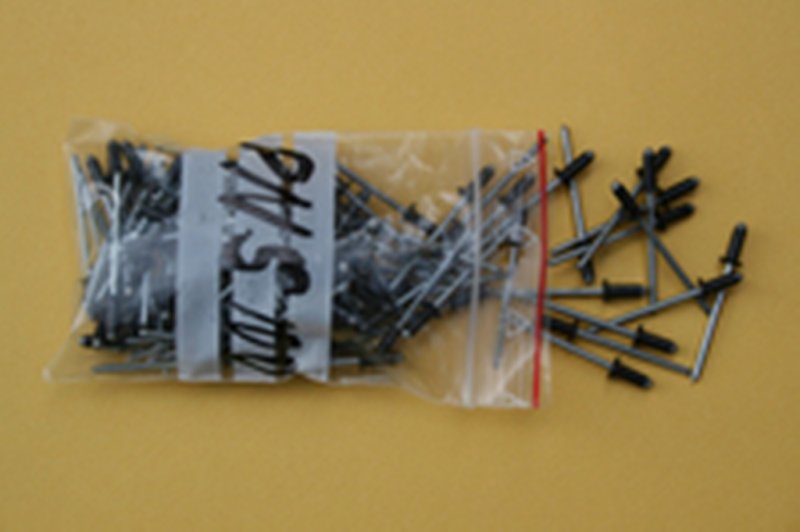 Popnitar 3,2 mm x 8 mm, Svart - pse med 100 stycken