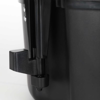 RCF indbygnings subwoofer 80 W, Sort