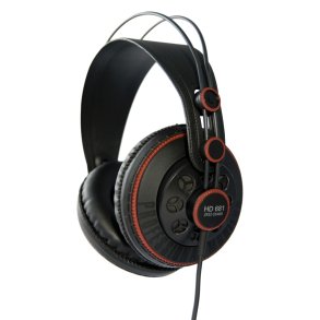 Superlux h�rlurar HD-681 med djup bas effekt