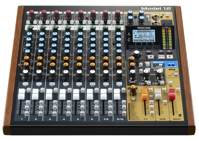Tascam Model 12 analog mixer og 12 track digital recorder