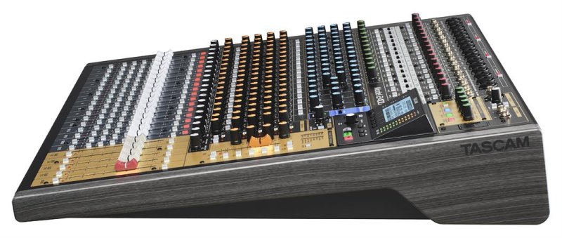 Tascam Model 2400 digital mixer og 24 track digital recorder