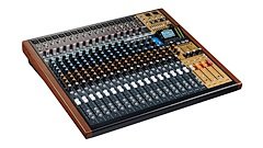 Tascam Model 24 analog mixer og 24 track digital recorder