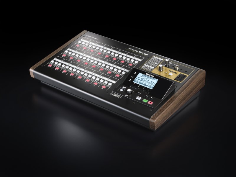 Tascam 24-track recorder, USB interface med Midi