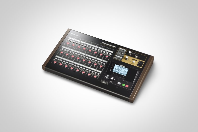 Tascam 24-track recorder, USB interface med Midi
